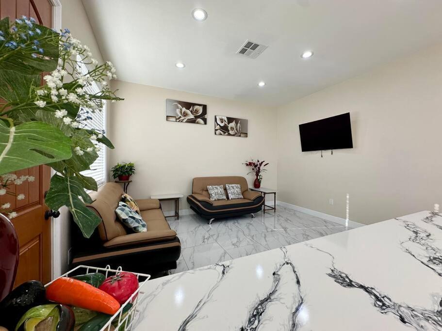 Midway City New Renovated House In Little Saigon 빌라 외부 사진