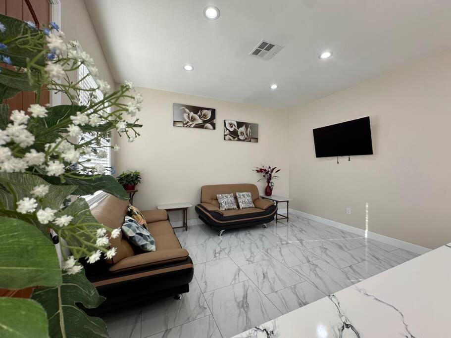 Midway City New Renovated House In Little Saigon 빌라 외부 사진